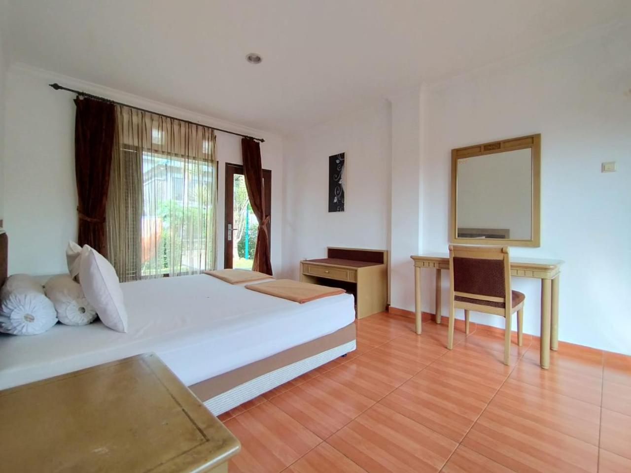 Villa Bukit Danau Lot 14 Cinengangirang Экстерьер фото